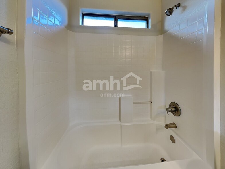 Building Photo - 12577 W Amelia Ave