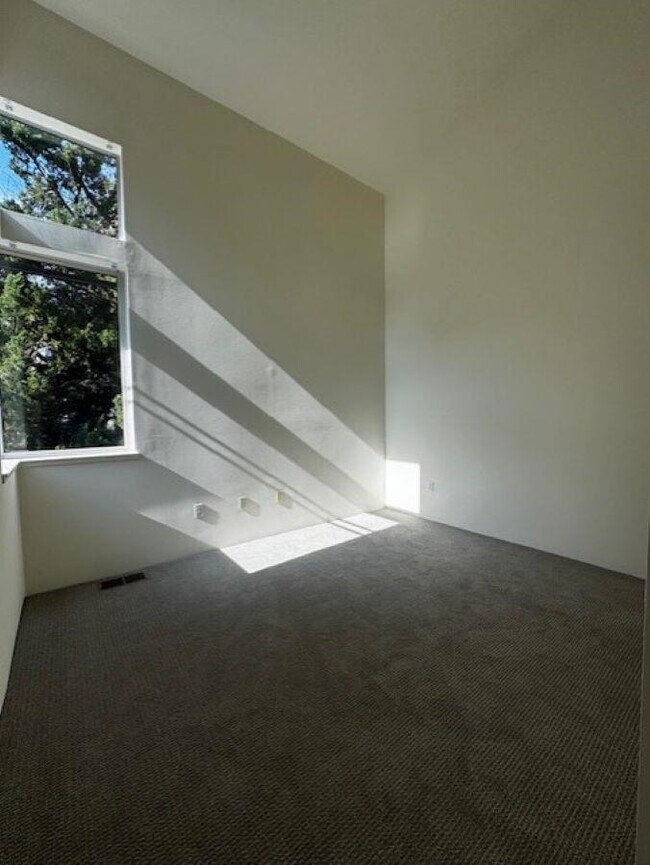 Building Photo - 42 Iron Horse Ln