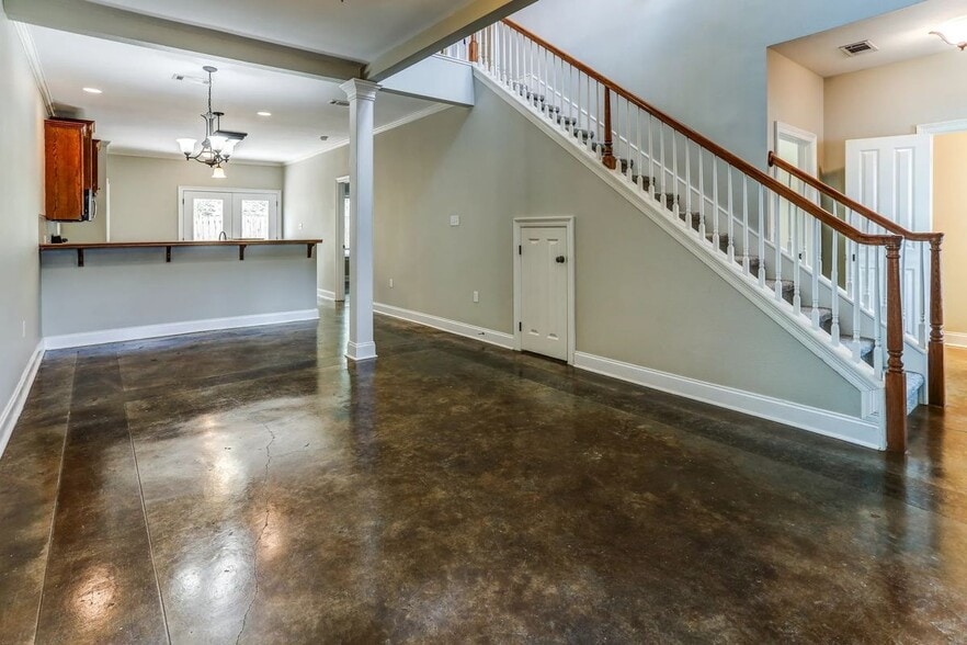 Building Photo - 12321 Village Maison Dr