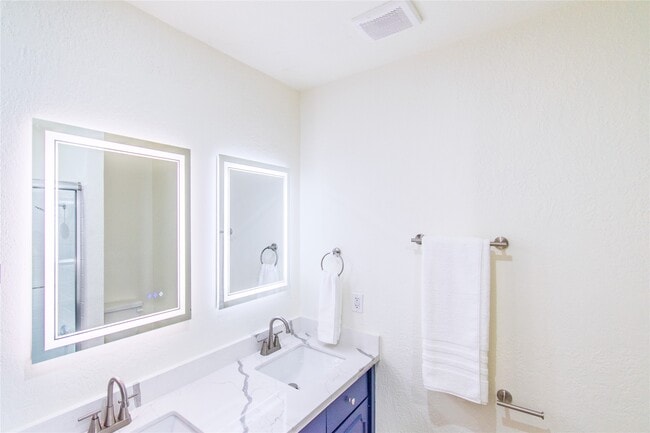 Building Photo - 5805 Valley Forge Dr