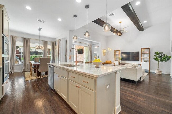 Building Photo - 6701 Teulada Dr