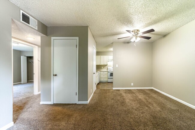 Building Photo - The Maple - 2-Bedroom at Autumn Ridge Apar...