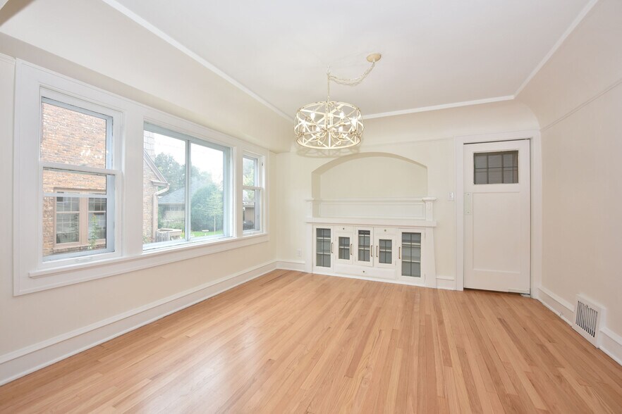Built in Cabinetry - 5706 N Bay Ridge Ave