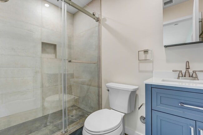 Building Photo - Stunning 3-Bedroom + Den Lease | Brand New...