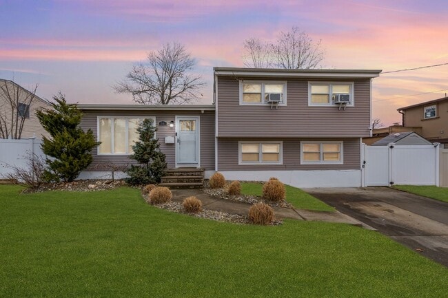 Building Photo - 56 Grace Dr