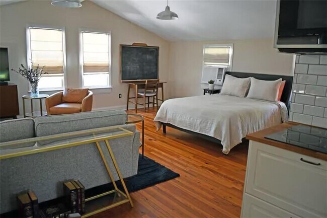 Building Photo - 6 White St NW