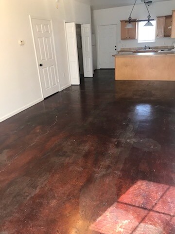 Building Photo - 2020 Southwood Dr