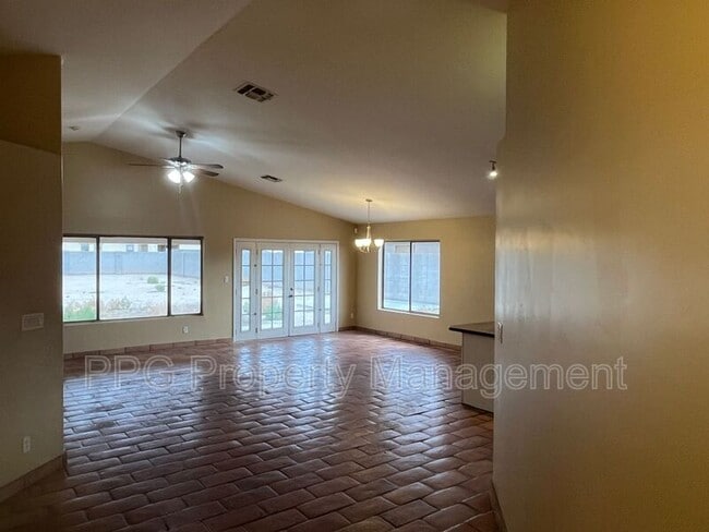 Building Photo - 14930 N Gil Balcome Ct