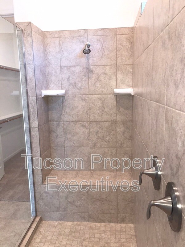 Building Photo - 10918 W Yates Ln