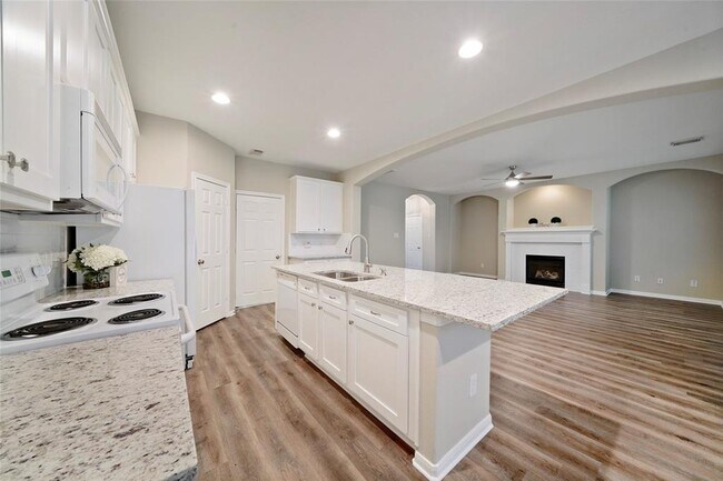 Building Photo - 130 W Burberry Cir