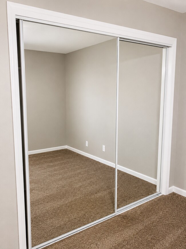 Building Photo - 2 Bed/ 1 Bath l Enclosed Backyard, Garage, In Unit W/D hookups