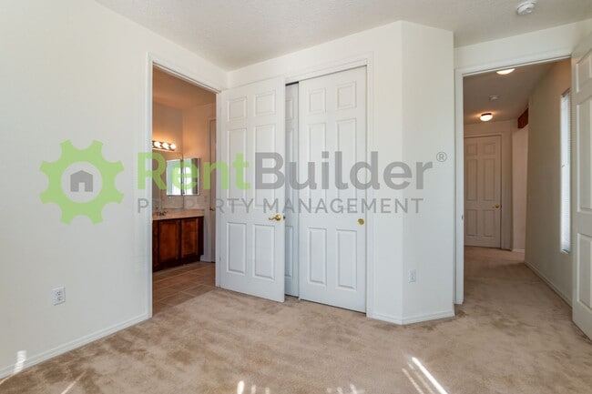 Building Photo - Sign an 18 month lease by the end of Octob...