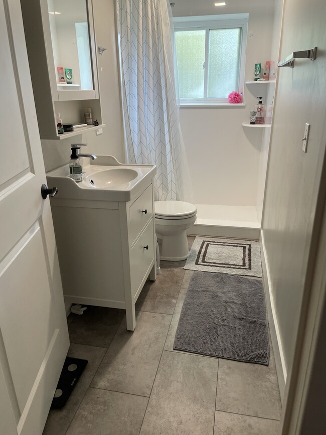 Building Photo - 1011 W 600 S