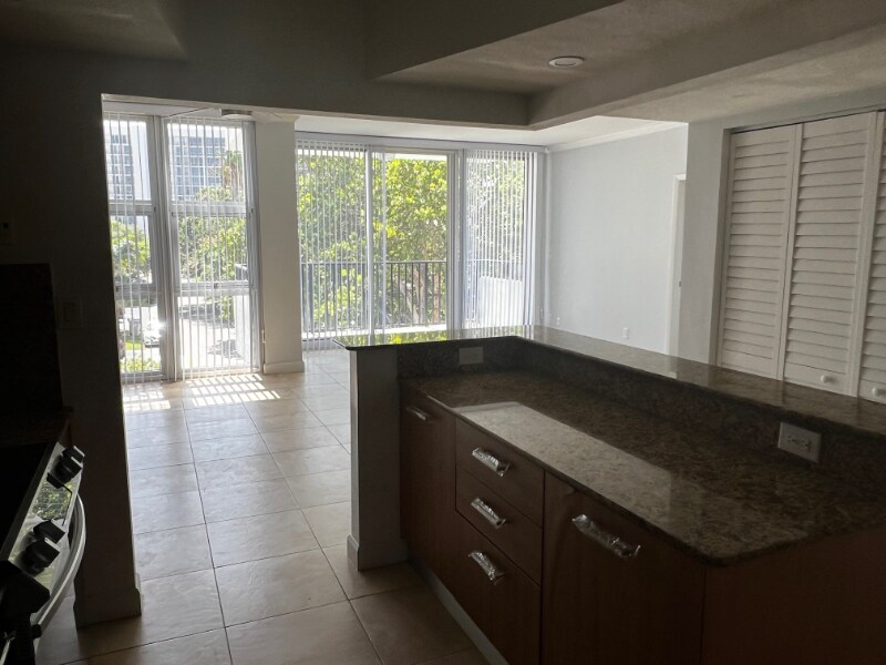 Building Photo - 525 N Ocean Blvd