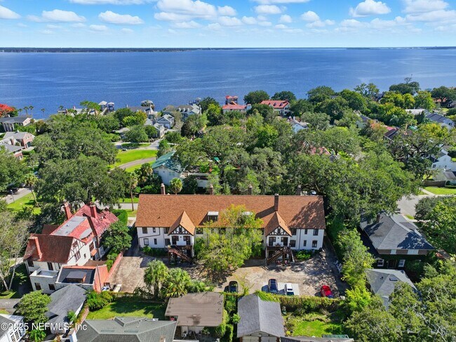 Building Photo - 3319 Pine St