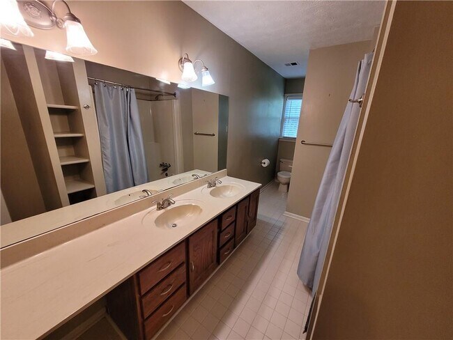 Building Photo - 2800 Davis Rd