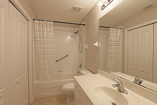 Building Photo - Villages of Stoneybrook 12000-1403