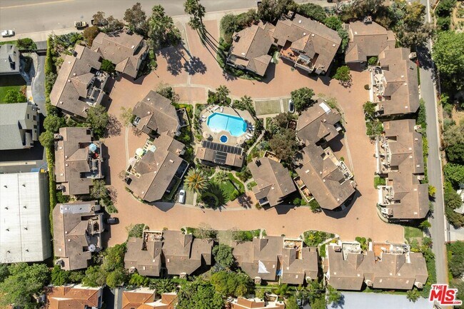 Building Photo - 1256 Cravens Ln