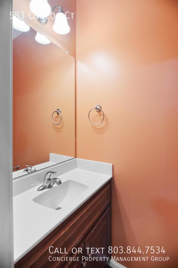 Building Photo - 583 Curzon Court