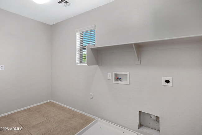 Building Photo - 1696 S Falcon Dr