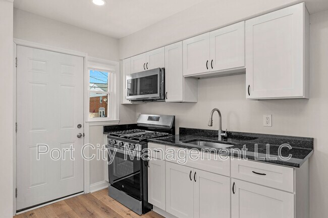 Building Photo - 832 N Marlyn Ave