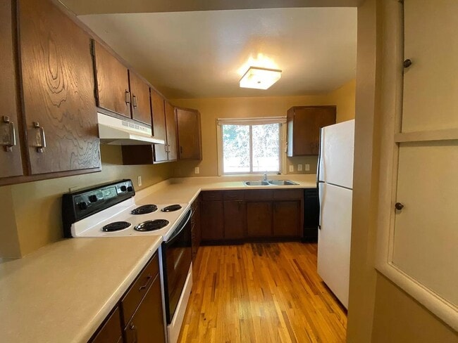 Building Photo - Inviting 3-Bedroom Home in Eastridge – Acr...