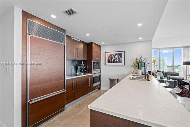 Building Photo - 465 Brickell Ave