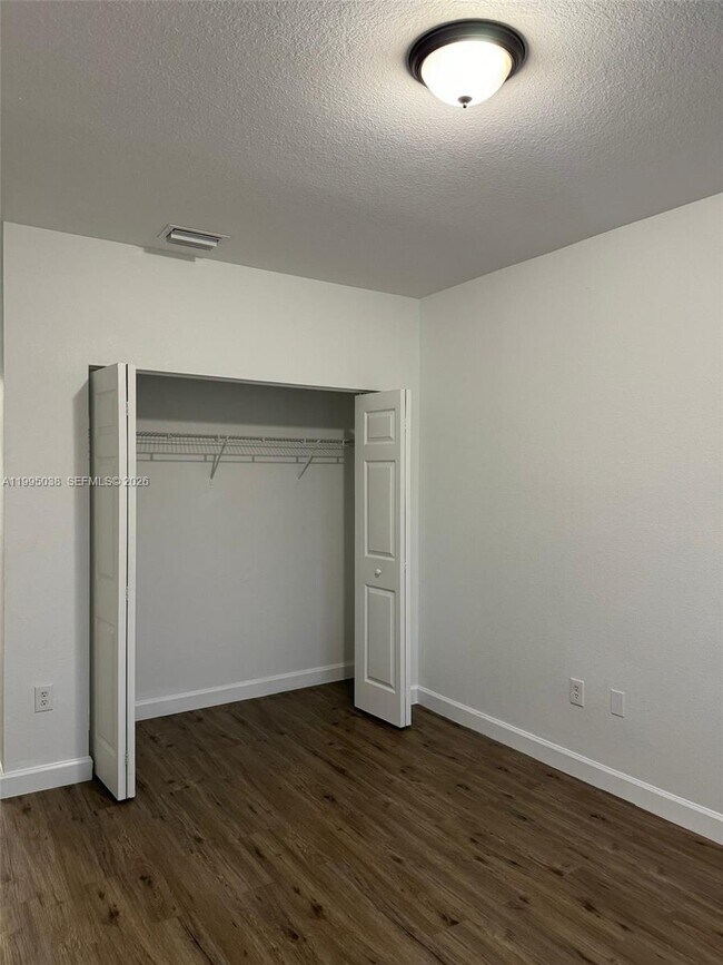 Building Photo - 319 SE 20th Terrace