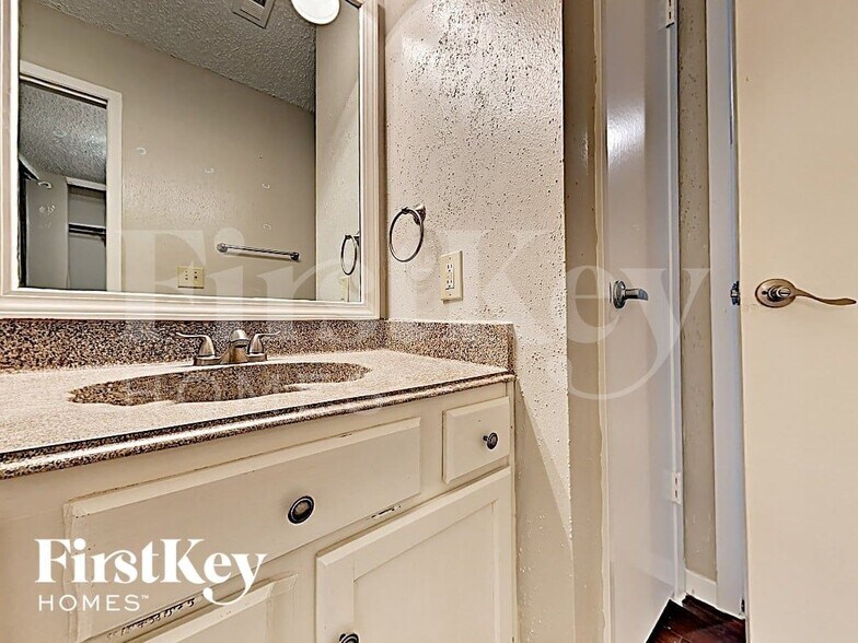 Building Photo - 9311 Wallingham Dr