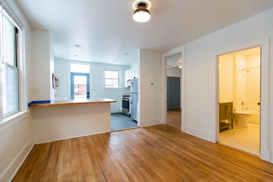 Building Photo - 226 45th St