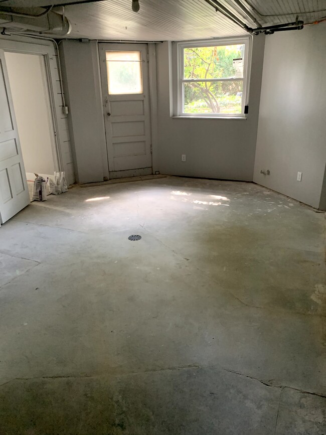 Basement main living area with separate entrance - 3568 Jackson St