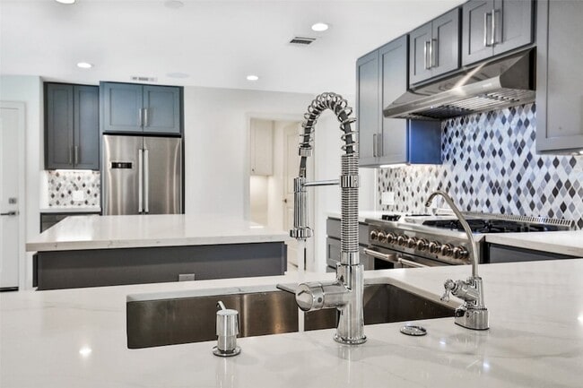 Building Photo - 15607 Memorial Dr