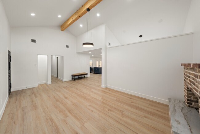 Building Photo - 9323 Portal Dr