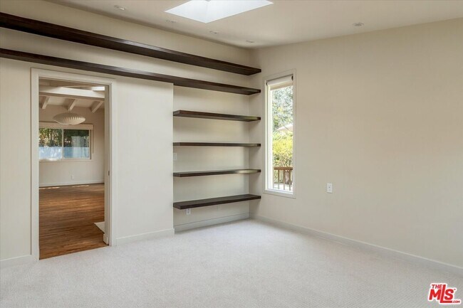Building Photo - 2412 Canyon Oak Dr