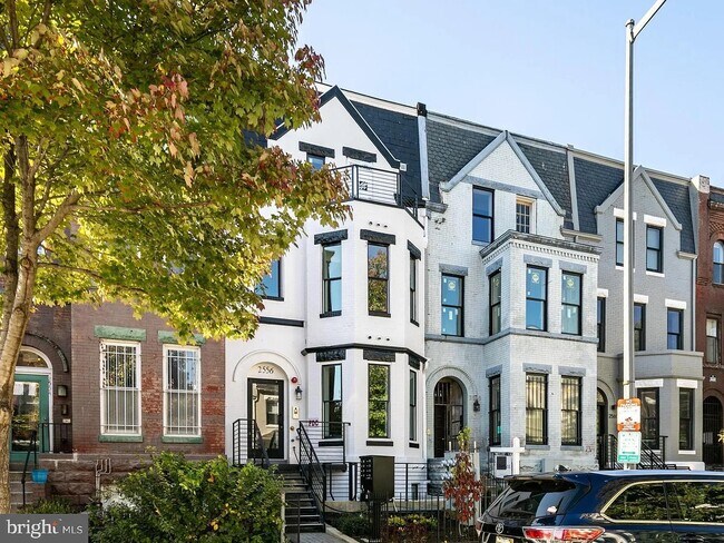 Primary Photo - 2556 University Pl NW