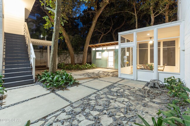 Building Photo - 2979 S County Hwy 395