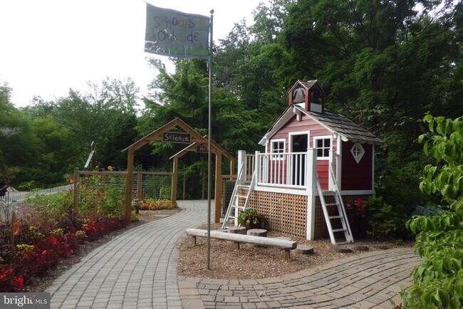 Building Photo - 3808 Delano St