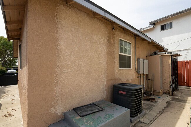 Building Photo - 3463 Plata St