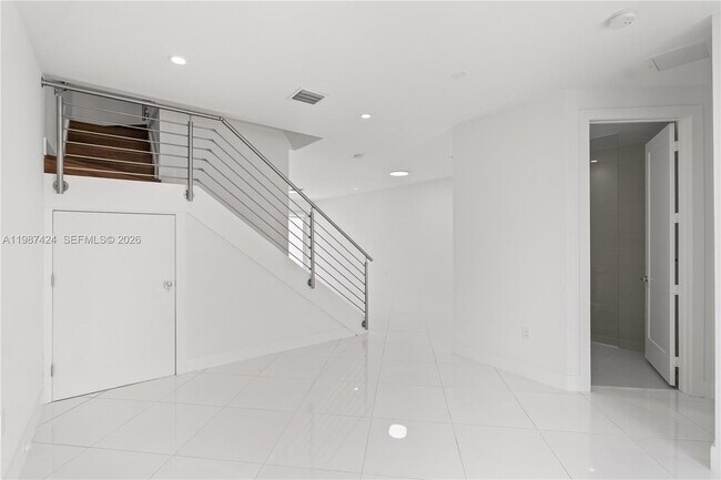 Building Photo - 6432 NW 104th Ct