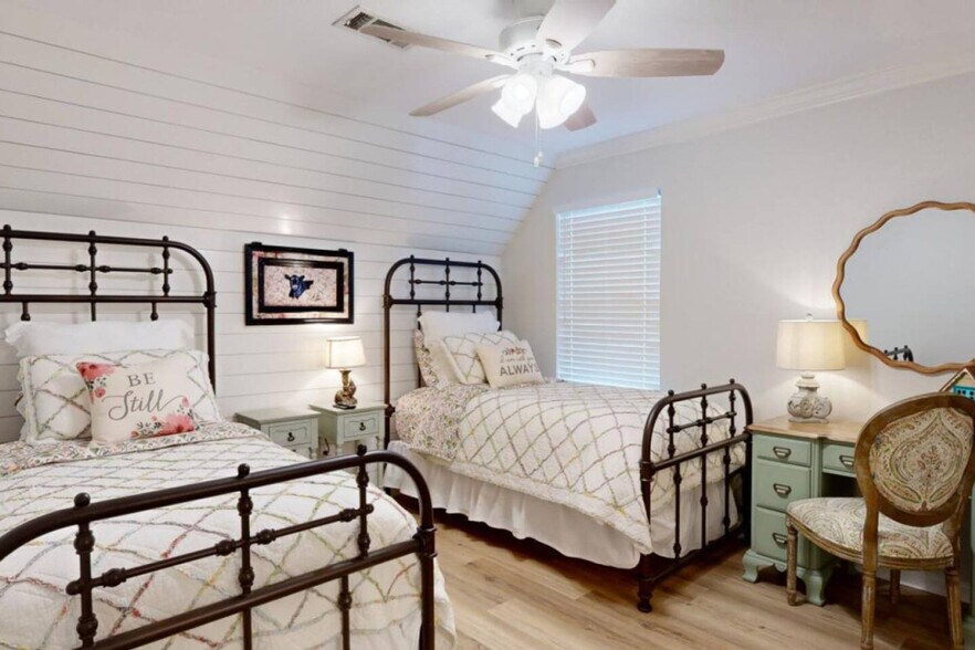 Building Photo - 512 Camp Ct