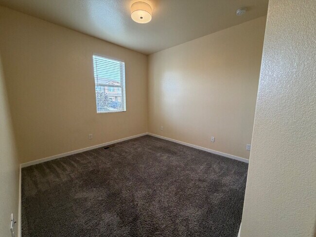 Building Photo - "Charming 3-Bed Brighton Home with Granite Touches & Cozy Fireplace!"