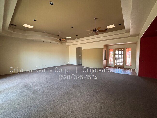 Building Photo - Huge Retreat Style Property for Rent in Central Tucson (Ft Lowell/Campbell)