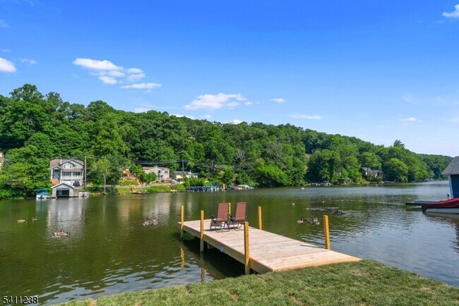 Building Photo - 18 W River Styx Rd