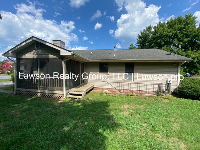 Building Photo - Spacious Hollins Four Bedroom w/ Finished Basement