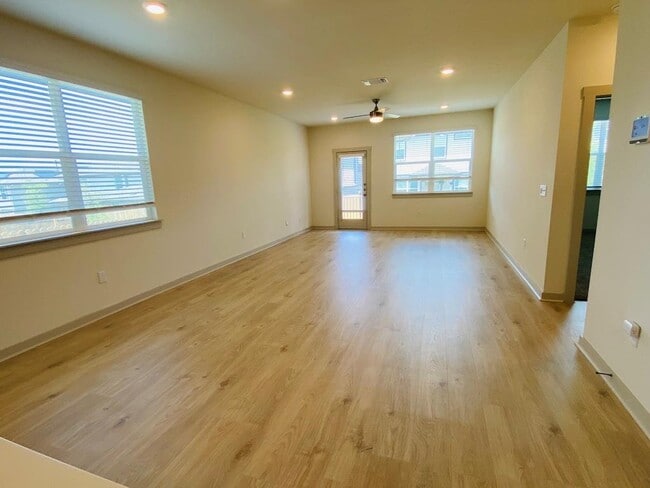 Building Photo - 10917 Tildon Ave