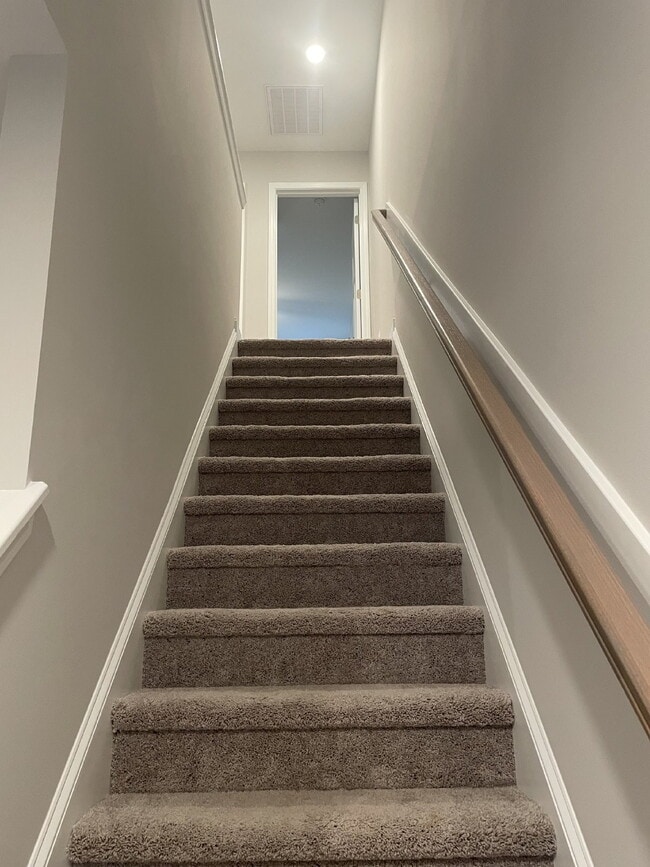 Building Photo - Two Bedroom Two and a half Bathroom Townhome located in Hubert!
