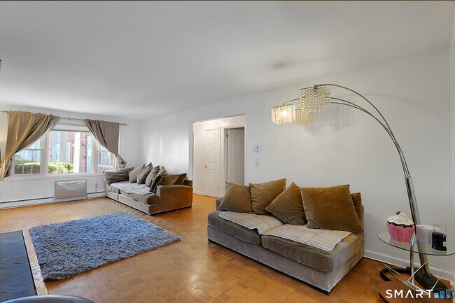 Building Photo - 44 Garden St