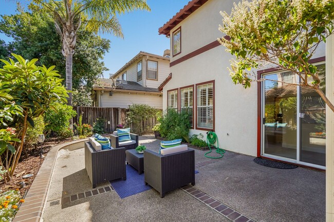 Building Photo - Comfortable and nicely upgraded home for r...