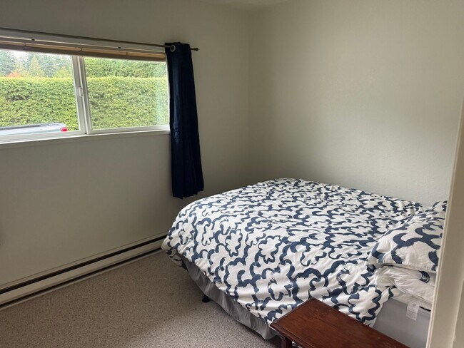 Building Photo - Charming Lummi Island Home - 2 Bedroom 2 B...