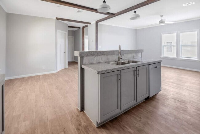 Building Photo - 1451 Whispering Pnes Lp